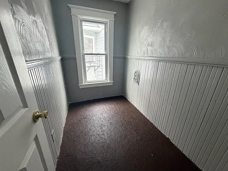 195 Parsells Ave — Photo 6