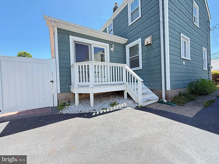 210 Kuser Rd — Photo 16