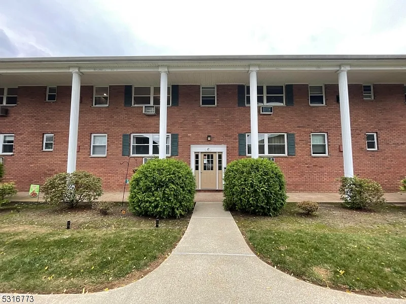 47 Hinchman Ave #1C