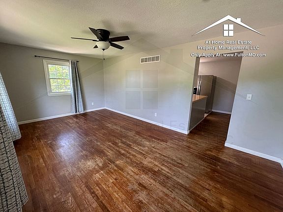 3rd image of 1304 Bradley Ln