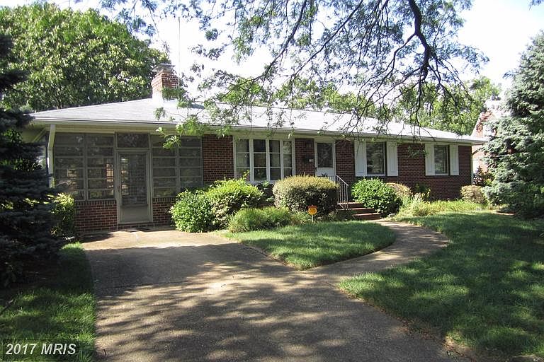 2nd image of 710 Greentree Rd