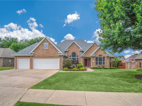 1108 NE Buckingham Blvd, Bentonville, AR 72712
