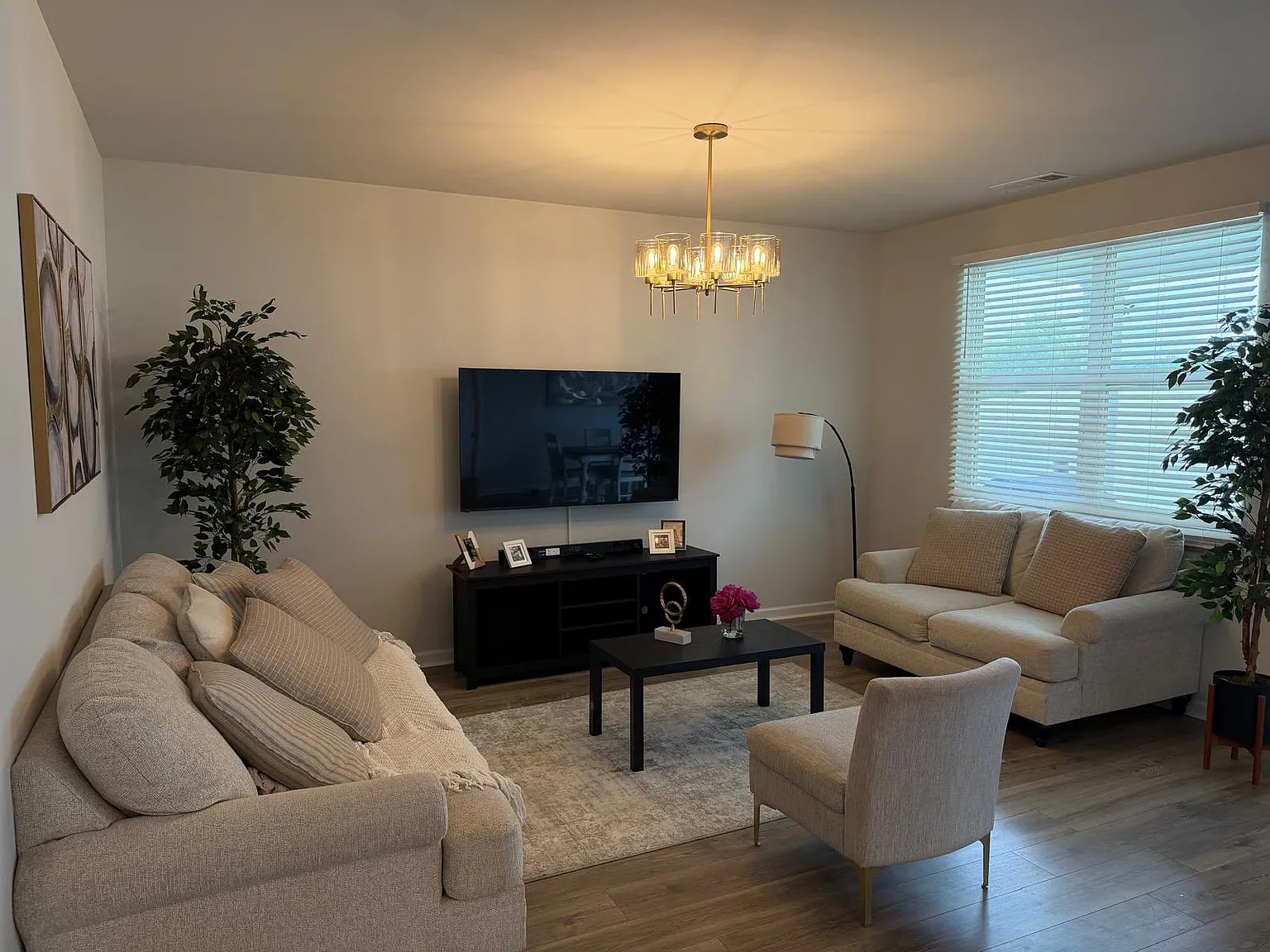 3 bed, 1618 sqft, $2,300 — Photo 4