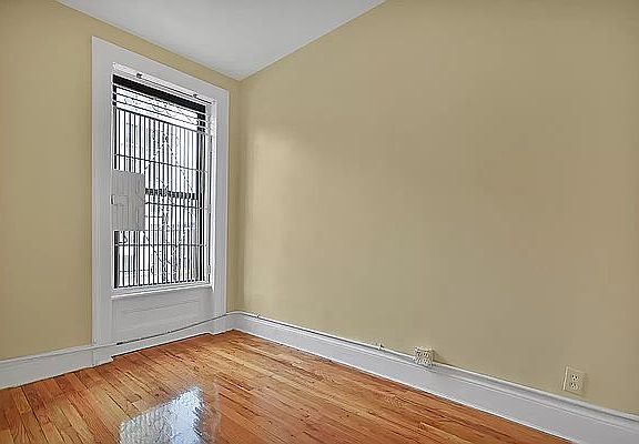 3rd image of 1565 2nd Ave APT 2