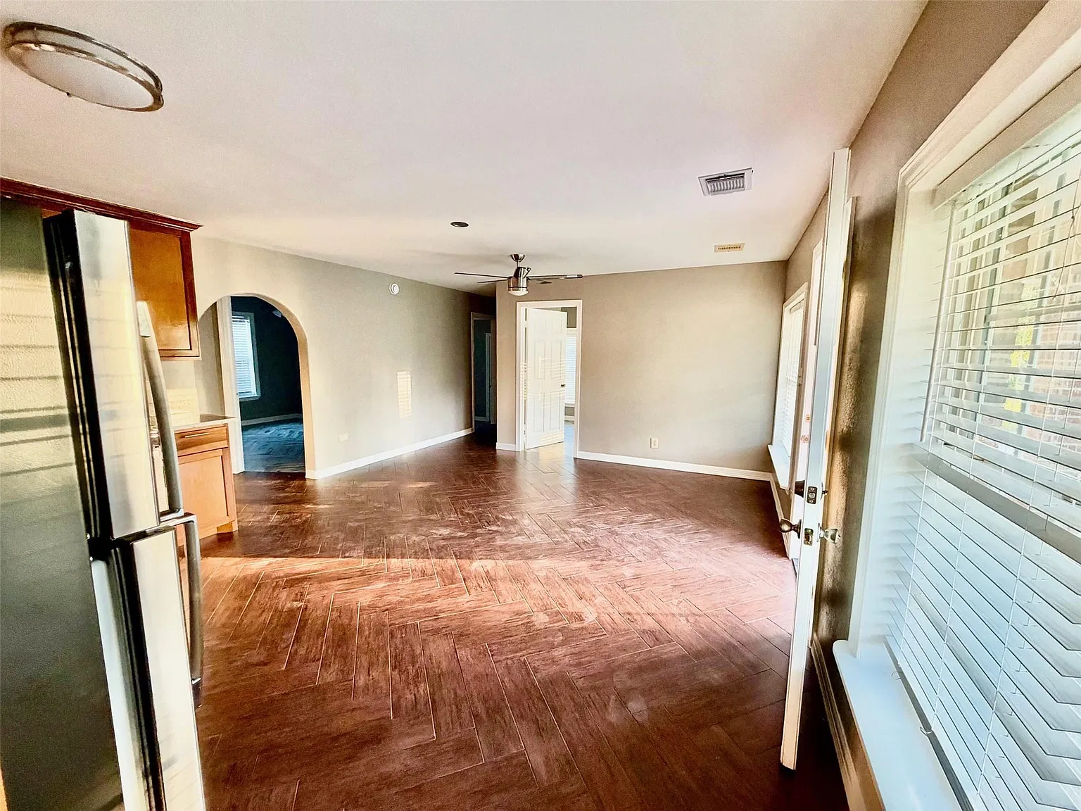 3 bed, 1.0 bath, 1140 sqft, $1,600 — Photo 4