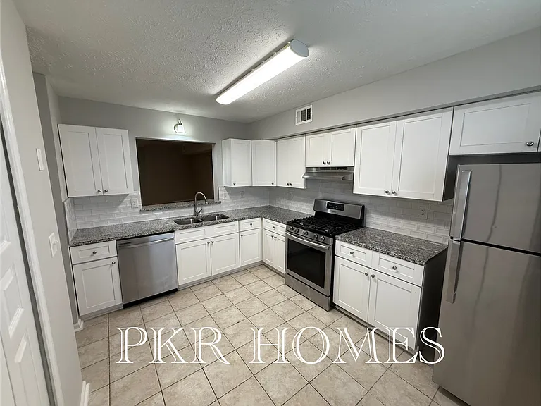 1008 Hopkins Xing — Photo 6