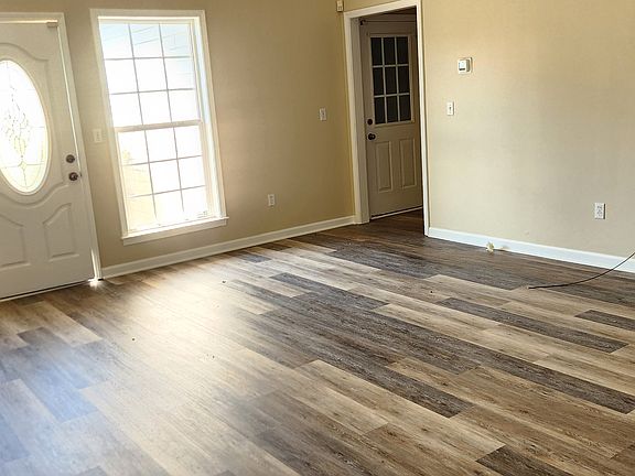 2nd image of 132 Larkspur Ln