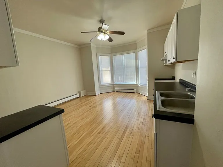 700 Pine St — Photo 4