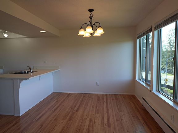 4th image of 23507 Lakeview Dr Unit B203