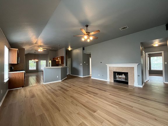 2nd image of 1004 Elmwood Dr