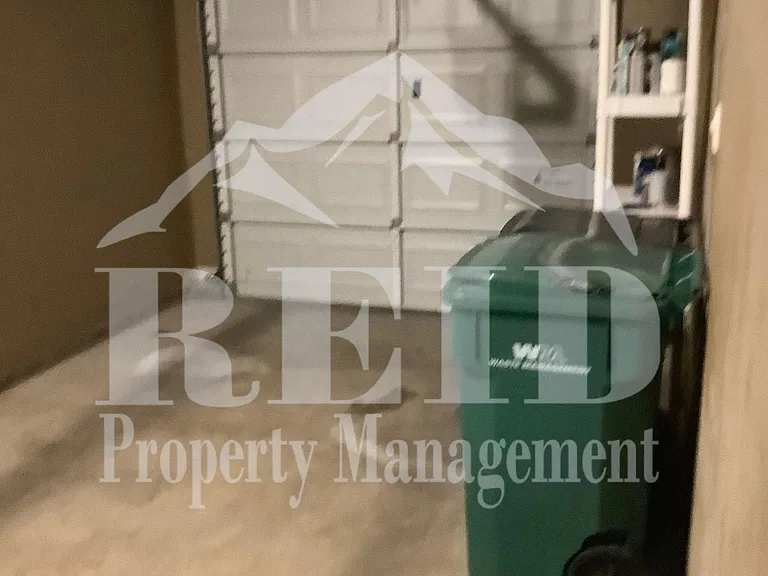 100 NE Miramar Cir — Photo 30