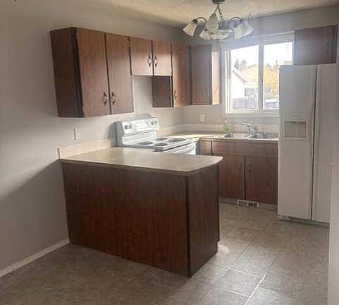 3rd image of 4207 E 54th Ave