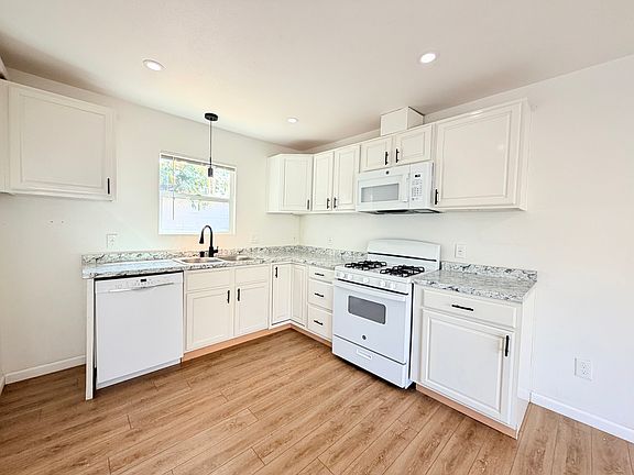 3rd image of 205 B St #B