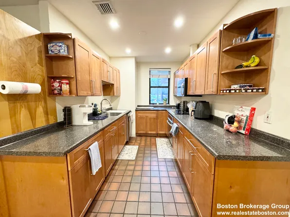 96 Gainsborough St, Boston, MA
