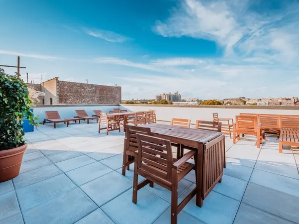 293 Hawthorne Street image 10 of 17