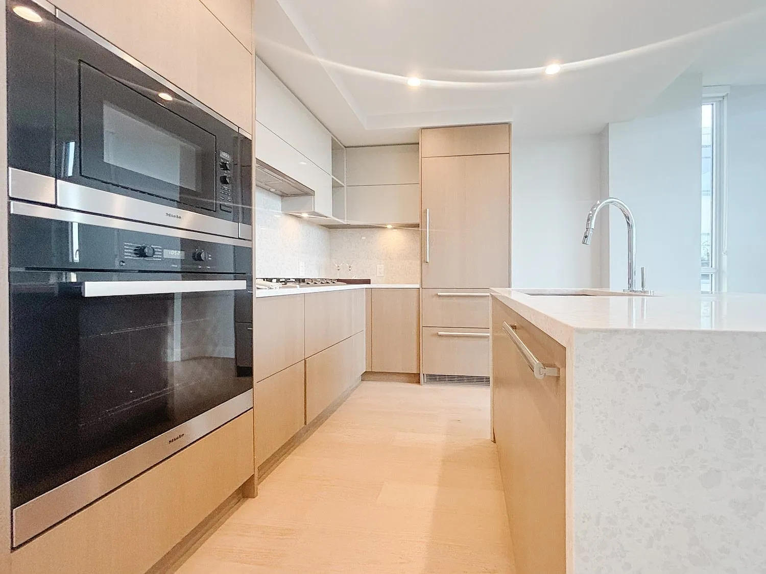 2 bed, 720 sqft, $2,995 — Photo 3