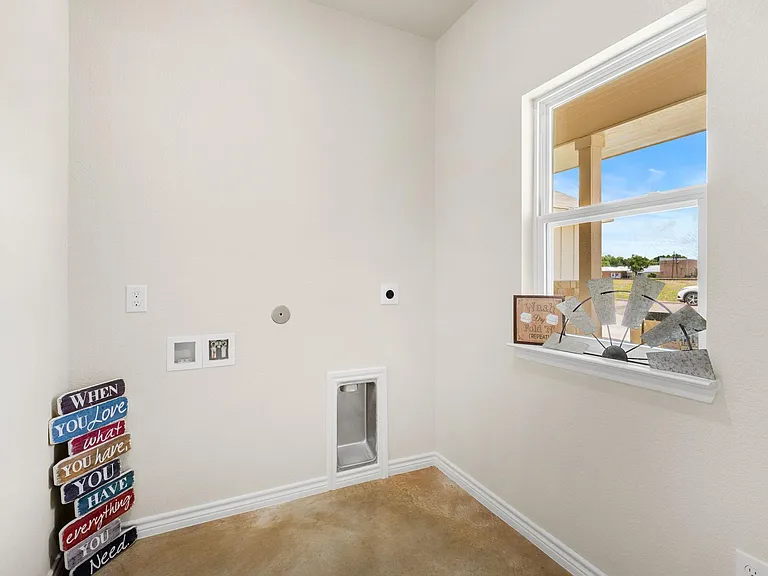 410 W Avenue C — Photo 25