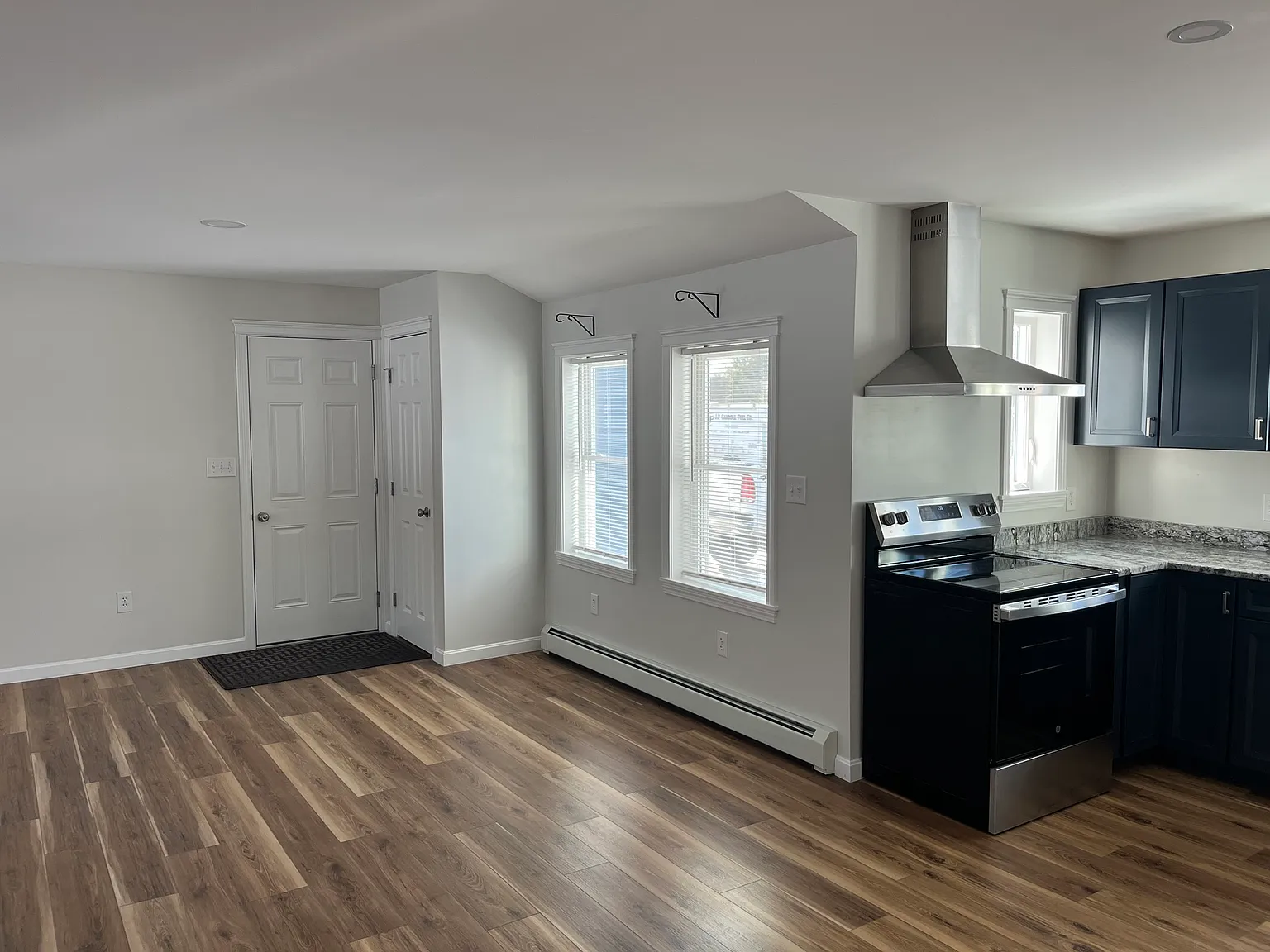 3 bed, 1200 sqft, $2,500 — Photo 4