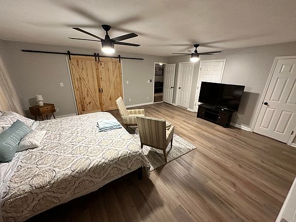 4th image of 303 E Cranford Ave