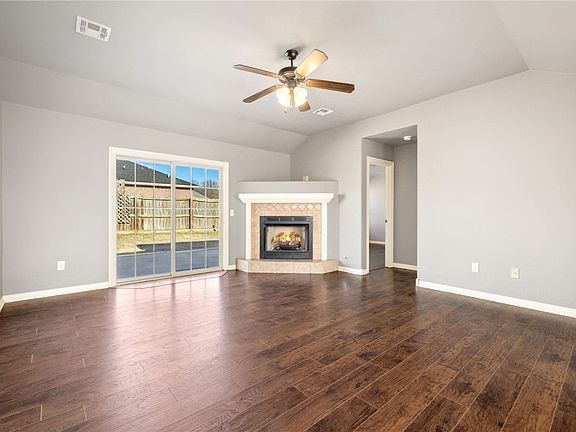 3rd image of 4096 W Spring House Dr