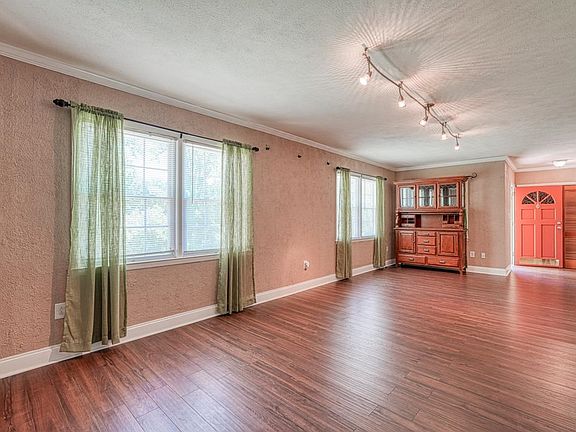 4th image of 126 N Brookdale Dr