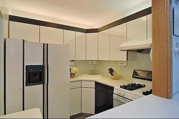 Sold by Corcoran | media 8