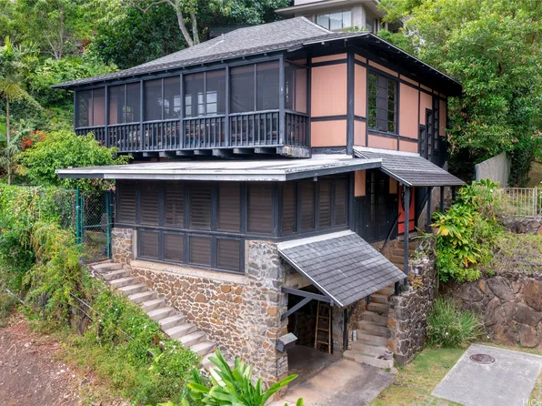1923 Uluwehi Pl, Honolulu, HI 96822