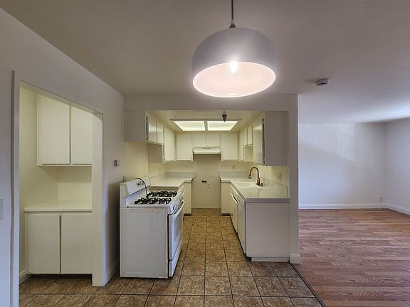 5th image of 3204 W 139th St #2
