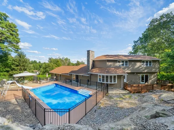 235 James St, Ludlow, MA 01056