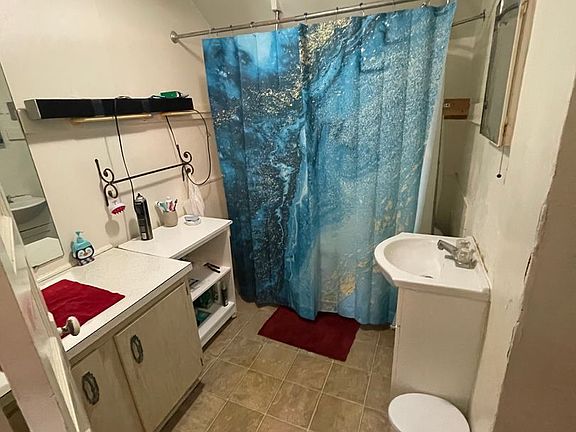 3rd image of 512 10th St APT 34