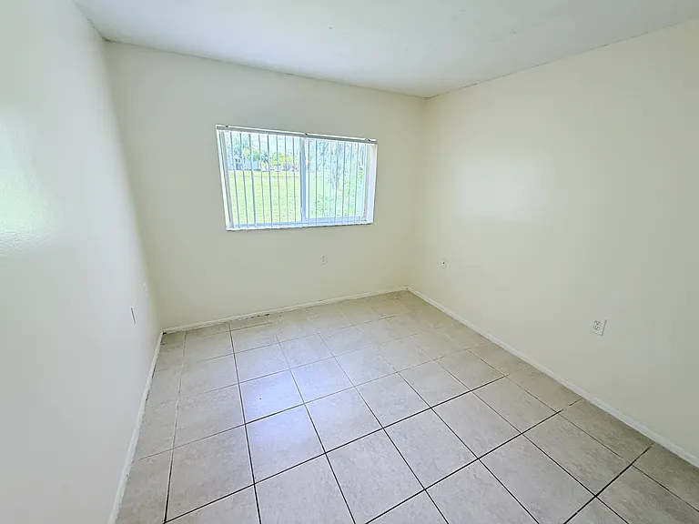 1101 N Benoist Farms Rd #106 — Photo 10