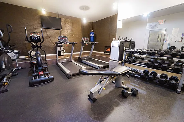 Rented by Manhattan Management LLC | media 70