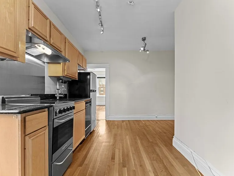 35 Queensberry St #22 — Photo 7