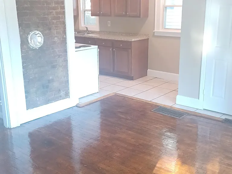172 Devonia Ave — Photo 6