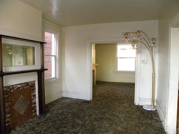 DINING RM & LIVING RM