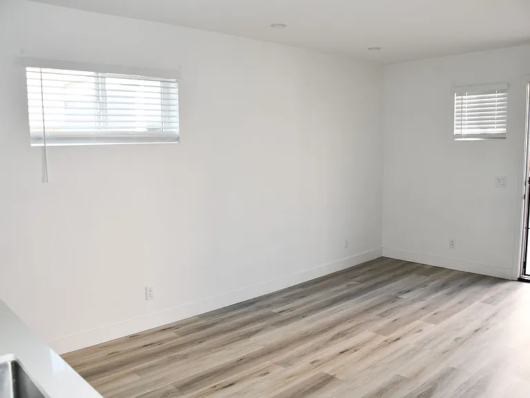 994 Valencia St — Photo 5