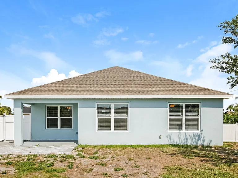 220 SE 2nd Pl — Photo 16