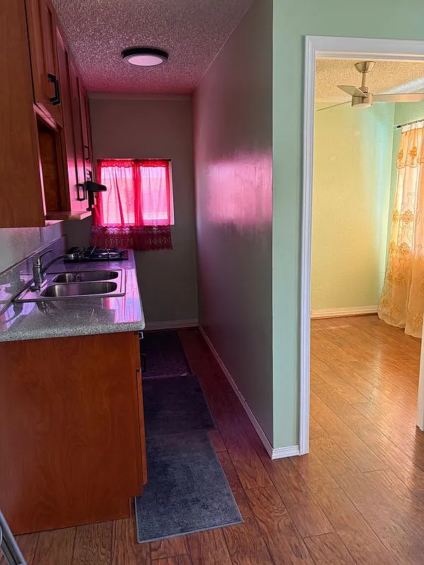 2 bed, 1.0 bath, 600 sqft, $1,800 — Photo 2