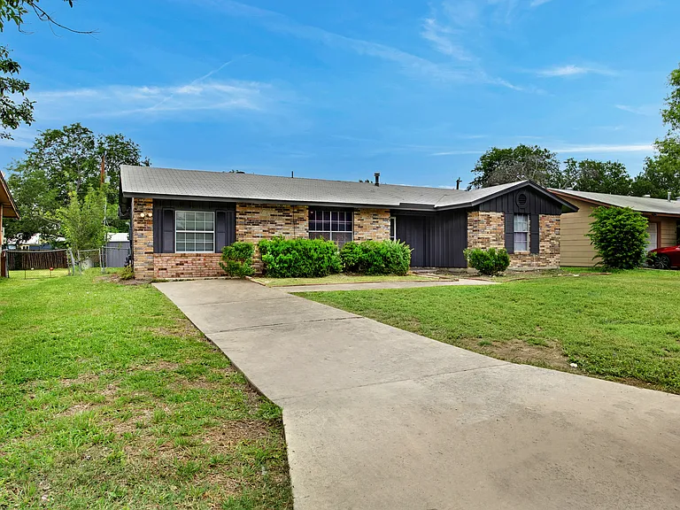 4351 Sun Gate St — Photo 2