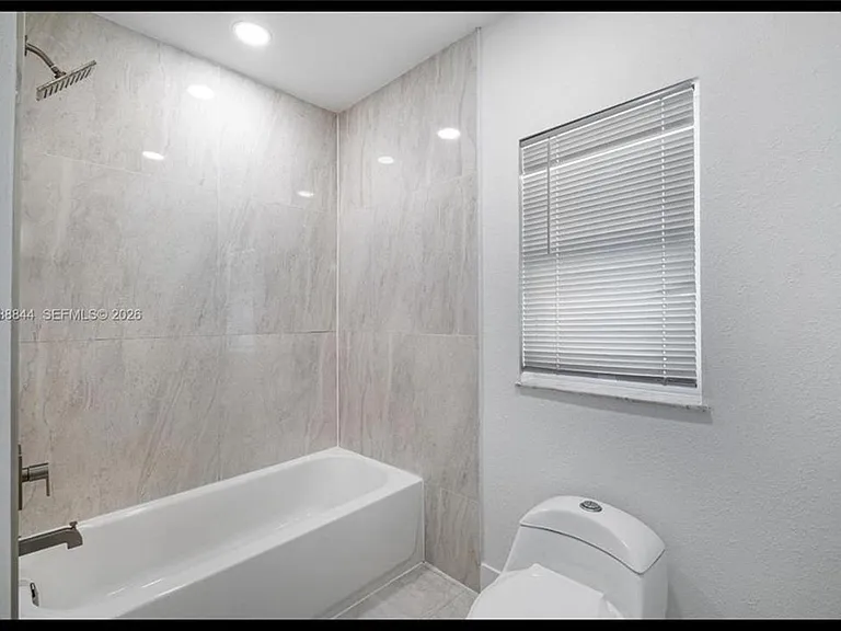 529 NW 42nd St — Photo 26