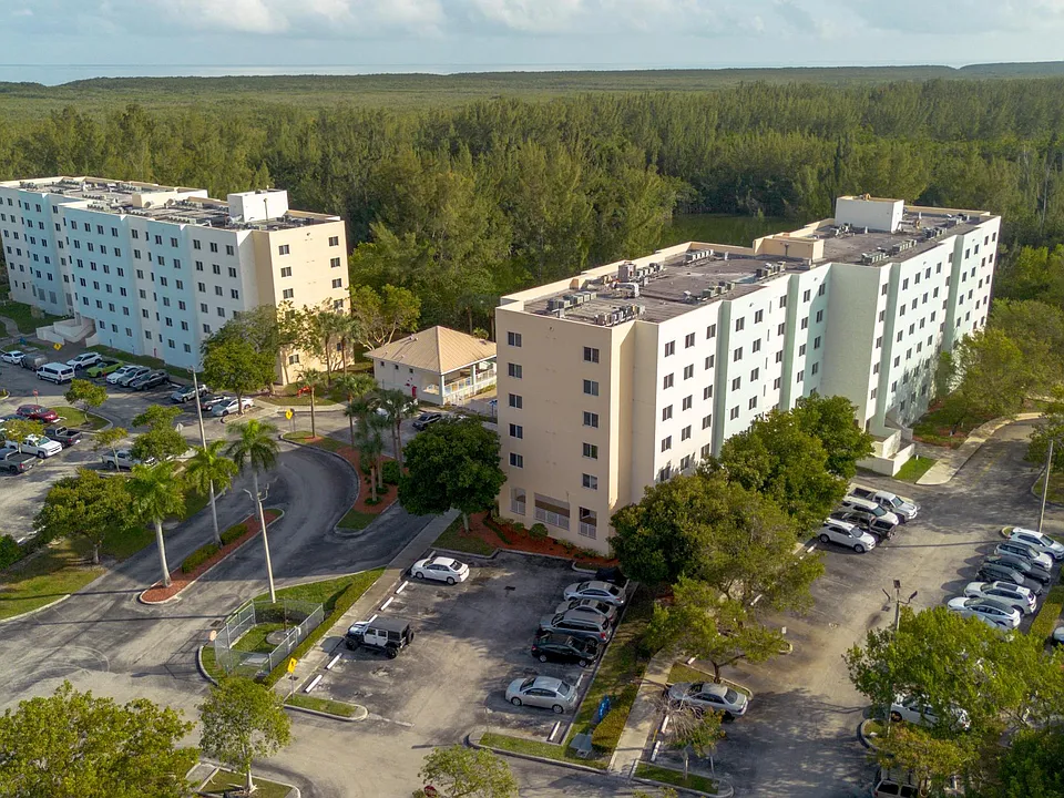Calusa Cove Apartment Homes