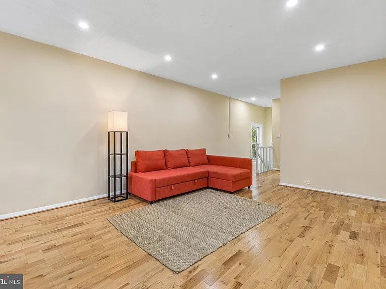 1024 Valley Dr — Photo 8