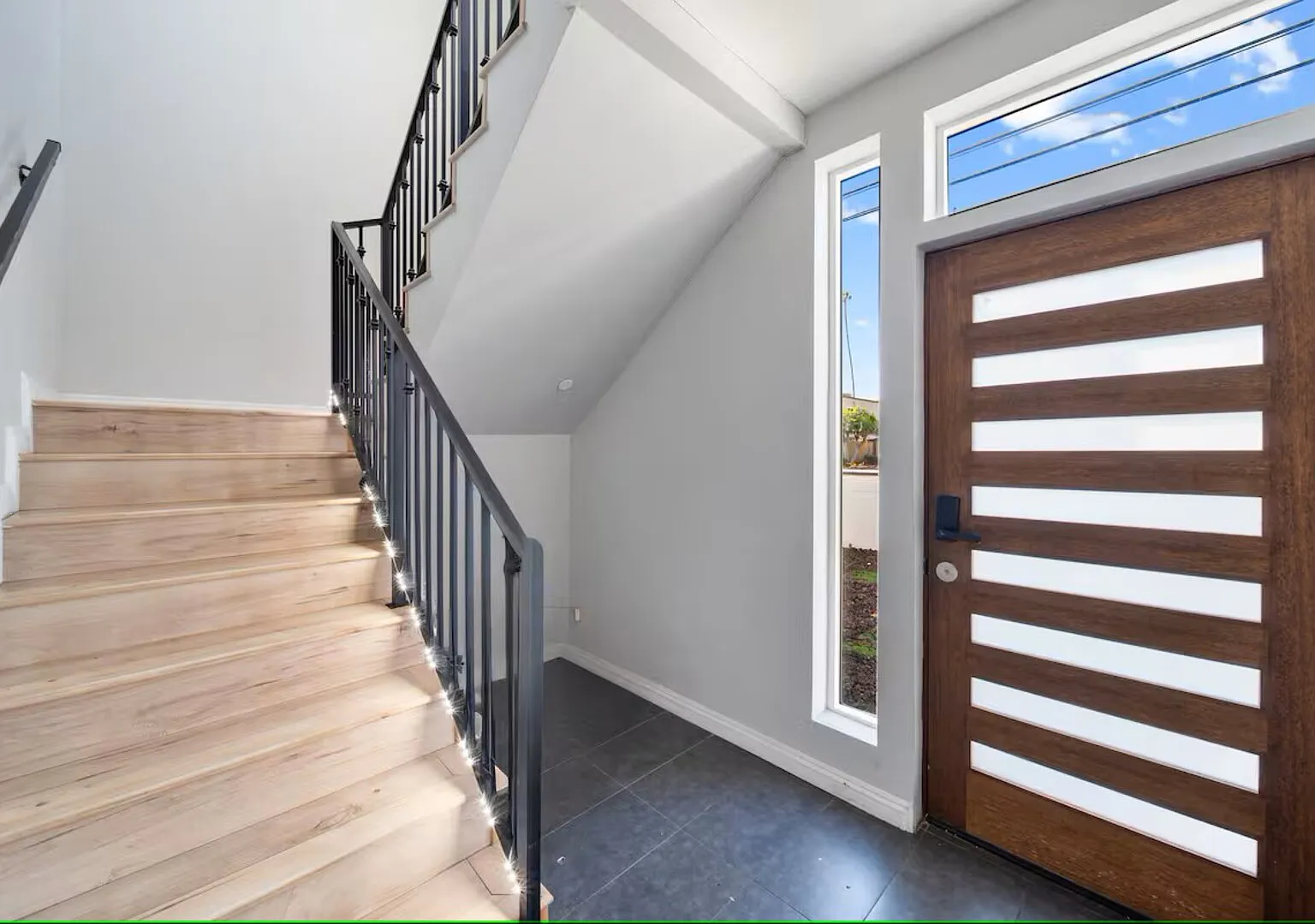 Jefferson Blvd - Unit 1 — Photo 2