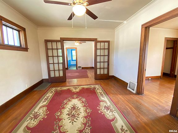 4th image of 812 E Virginia Ave