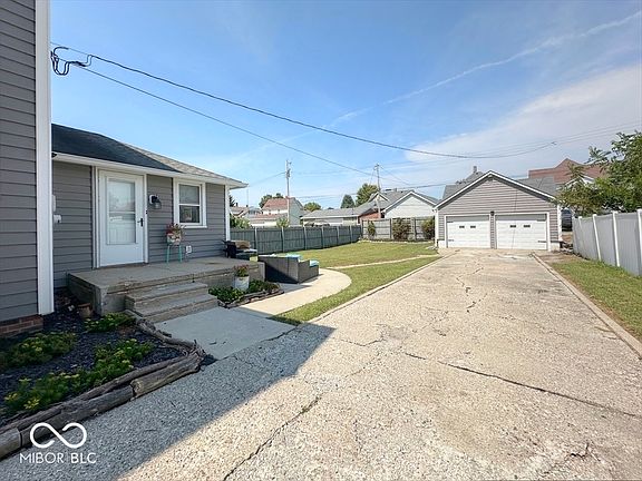 4th image of 926 S A St