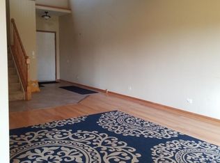 1055 Parkhill Cir, Aurora, IL 60502