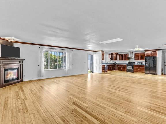 4th image of 1110 Gaywood St