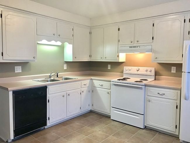1st image of 520 Hietts Ln APT B