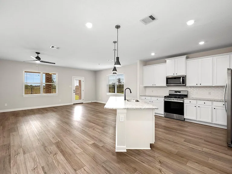 6015 Diamond Leaf Ct — Photo 2