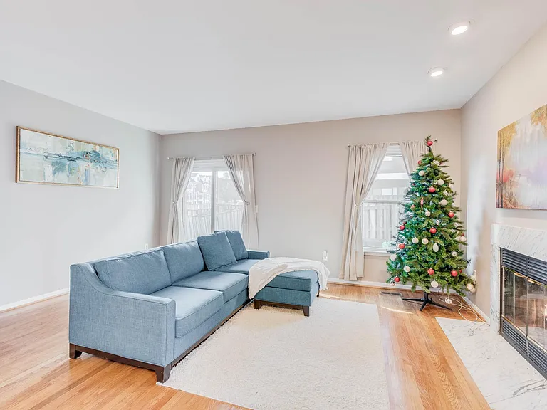 216 Roundhouse Ct — Photo 10
